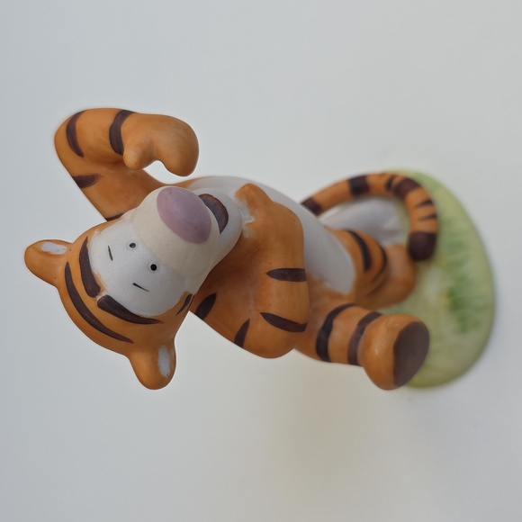 Disney Winnie The Pooh - Tigger Ceramic Figurine Huggerific Disney - Picture 5 of 6